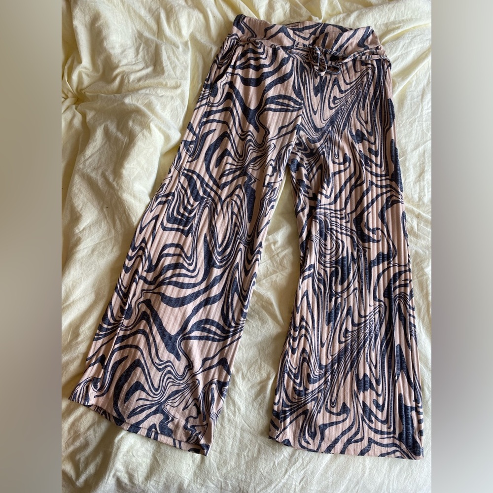 Beach Riot Hailey lounge pants.